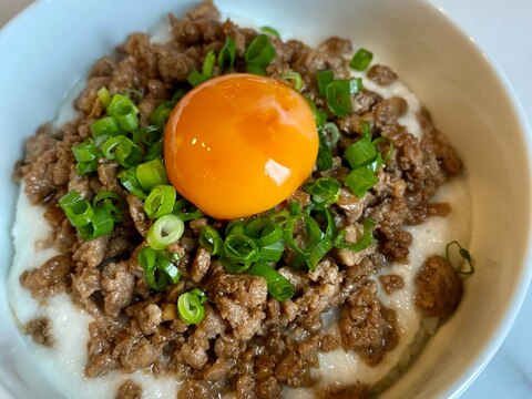 主夫がつくる豚そぼろのとろろ丼